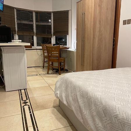 North London Studio Apartment Exterior photo