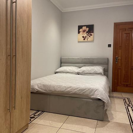 North London Studio Apartment Exterior photo